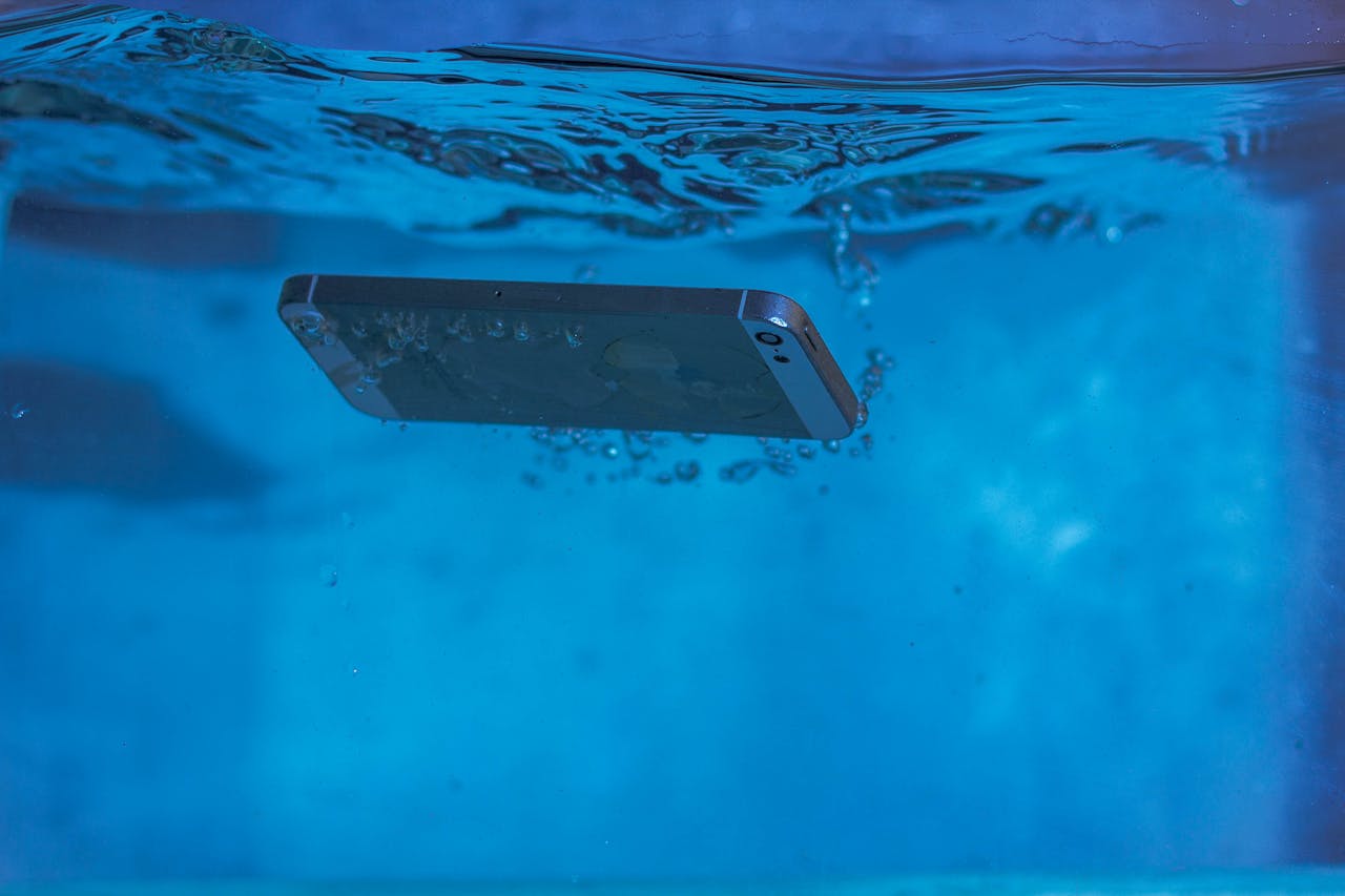 Is the iPhone 14 Waterproof - CORECOLOUR