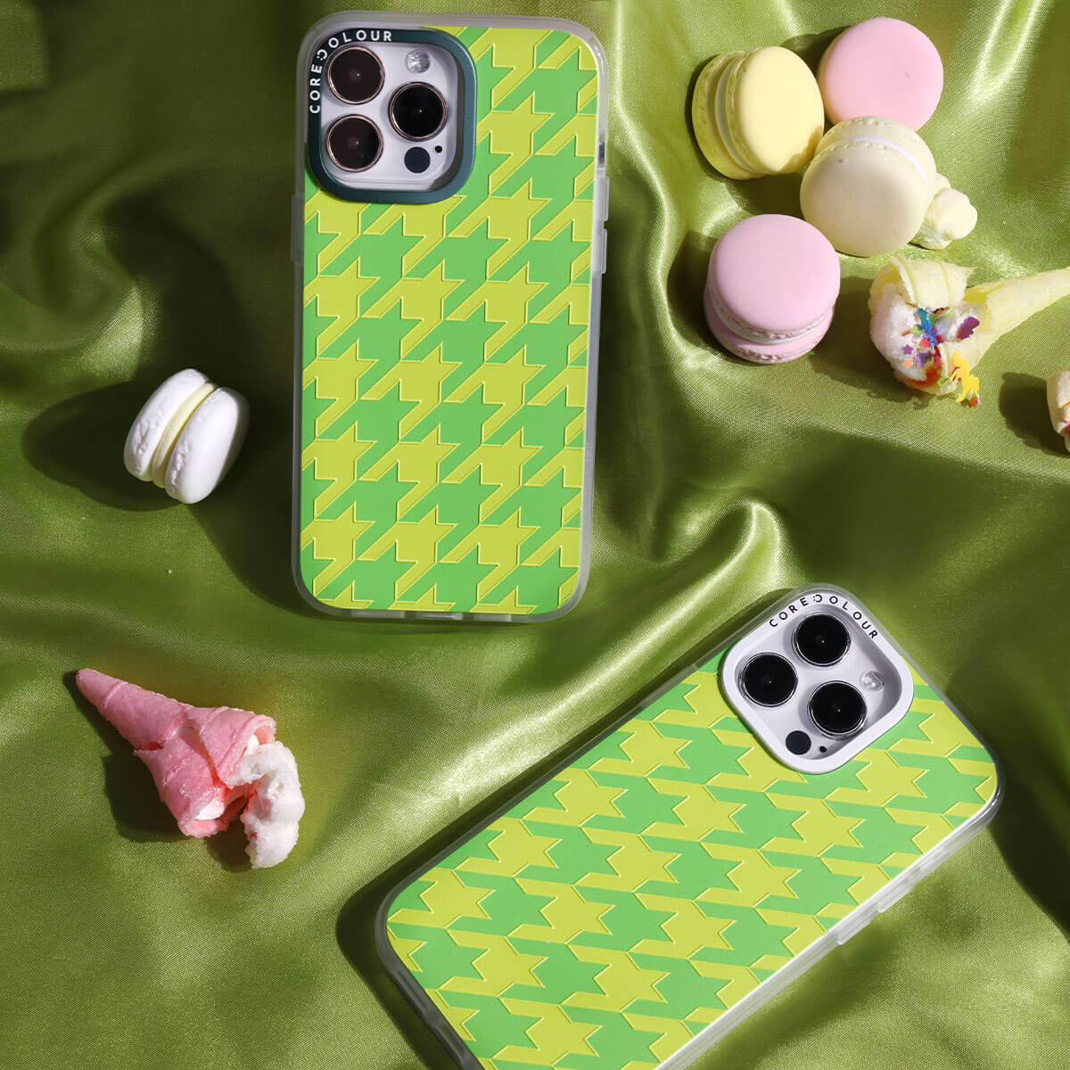 iPhone 15 Pro Max Green Houndstooth Phone Case Magsafe Compatible - CORECOLOUR